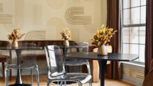 Expansive Lakehouse W Stunning Pool & Views