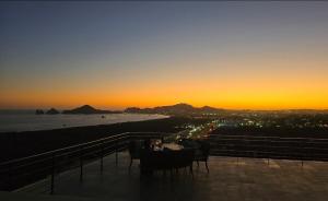 Luxury apartment overlooking the Arch