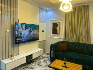 Adorable 1-Bedroom-Apt With 24hrs Electricity & Unlimited Starlink SuperFast Speed WiFi