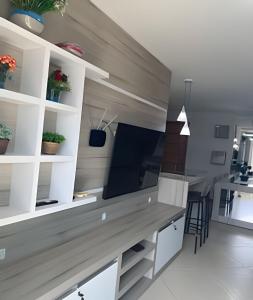 Lindo Apto de 3 dormitórios na Praia de Bombas.