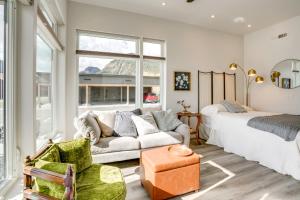 Walk to Ski Shuttles and Stores! Modern Frisco Unit