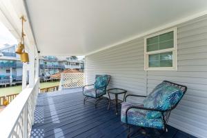 Charming 1BR Waterfront Retreat with Private Patio