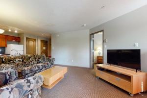Town Plaza, Unit 256