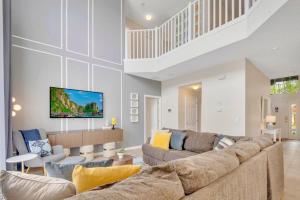 Luxury Retreat w Heated Pool near Disney!