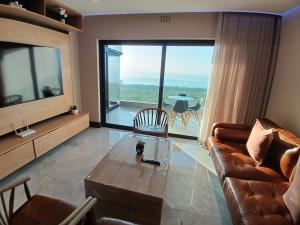 Sleek 3BD Ocean-View Apartment Umhlanga Ridgeside