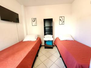 Sobrado 30 m praia, quartos climatizados, 1 vaga, até 6 pessoas