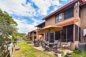 PCB Townhome with Resort Amenities - Walk to Ocean!