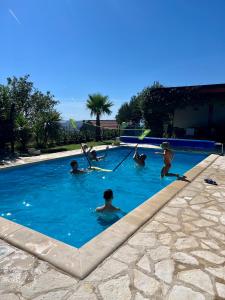 Holiday House Vita - Heated pool, Large massage tub and Sports court