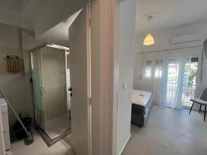 Loutrakis Seaside Serenity, 2 BDRM apartment