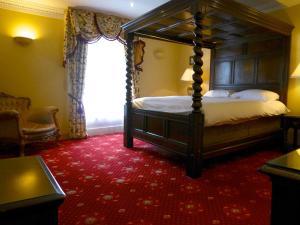 hotelImage