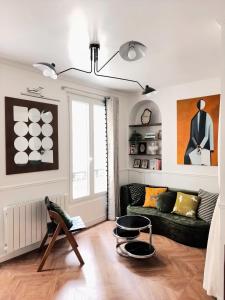 Eiffel Tower 6-Min Walk Charming Studio 3 sleeper