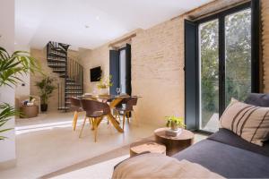 Luxurious Duplex - bathtub - 2Bd 2Bth Casa Pilatos