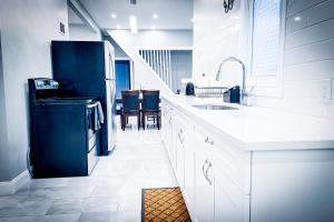 Perfect 6BR Stay Near Niagara Falls & Attractions