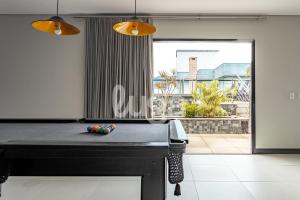 Studio c piscina no terraço 900m da praia