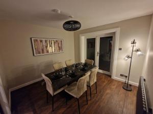 Edinburgh West Luxury 5 Bedroom Home