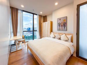 Luxury Downtown Bangkok 2BR 2BA Sky Pool Gym 5MIN Walk to Siam Paragon