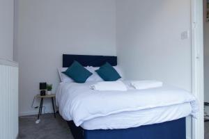 5BR House, Free Parking, Fast Wi-Fi, Sleeps 10