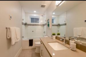 2BR Suite Close to Transit - Great for FIFA Vancouver