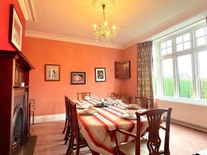 Spacious 4-Bed Home - Oswestry - Families & Groups