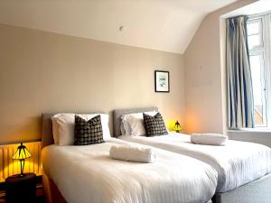 Spacious 4-Bed Home - Oswestry - Families & Groups