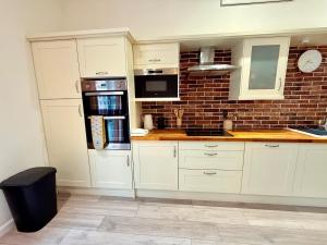 BIG FUN Flat in City Centre with Patio & Parking