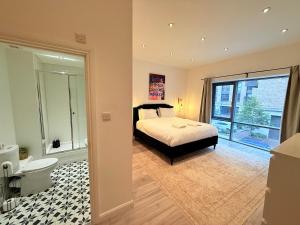 BIG FUN Flat in City Centre with Patio & Parking