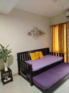 2 Bedroom with Balcony Staycation Infront of Moa,Sea Residences Tower A, Near Arena , Smx, Picc, Dfa Macapagal, World Trade, Star City, Ayala Mall, & Naia Sea Residences Tower A