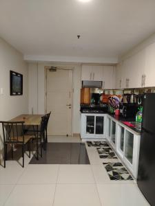 2 Bedroom with Balcony Staycation Infront of Moa,Sea Residences Tower A, Near Arena , Smx, Picc, Dfa Macapagal, World Trade, Star City, Ayala Mall, & Naia Sea Residences Tower A