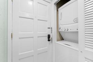 Charming Beachfront Condo with Stunning Views