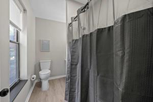 The Luxe Pearl Residences 872-5