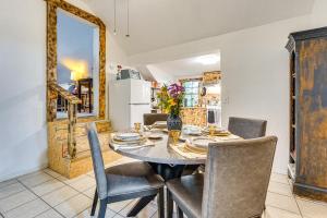 Central Florida Hideaway Walk to Parks and Dining!