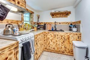 Central Florida Hideaway Walk to Parks and Dining!