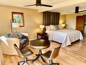 Charlemont Chalet - A 15 Acre Private Retreat