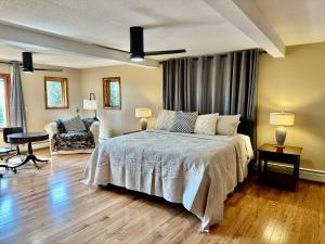 Charlemont Chalet - A 15 Acre Private Retreat