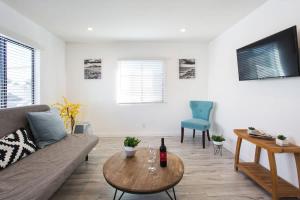 Sunny 1 Bedroom in the Heart of Venice Beach - #3