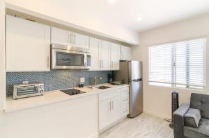 Sunny 1 Bedroom in the Heart of Venice Beach - #3