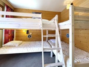 AC306 Spacieux T2 skis aux pieds coeur Menuires