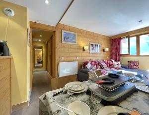 AC306 Spacieux T2 skis aux pieds coeur Menuires