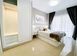 Lujoso Golden Sunset