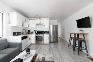 Sunny 1 Bedroom in the Heart of Venice Beach - #1