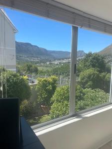 Bright & Modern Apartment in Beautiful Hout Bay