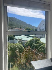 Bright & Modern Apartment in Beautiful Hout Bay