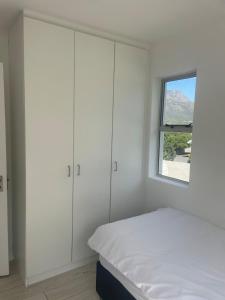 Bright & Modern Apartment in Beautiful Hout Bay