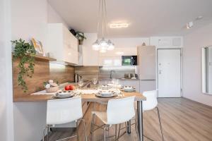 New central apartment with balcony