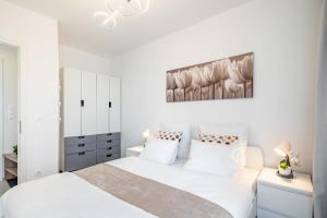 New central apartment with balcony