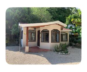 Oceana Breeze Perfect Getaway steps from the beach