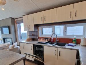 The Lazy Lobster, Beachfront Lodge, Selsey