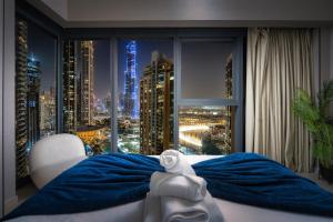 Full Burj Kalifa and Dubai Fountain Views