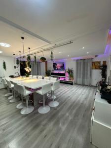 Stag hendo25pax Only 10min to the PARTY area DESPEDIDAS 25pax 10 min de la zona de fiesta Consultar precio