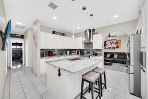 Spacious 4Br Family Villa Near Disney With Pool & Games